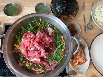 오월얼크니손칼국수 물왕본점